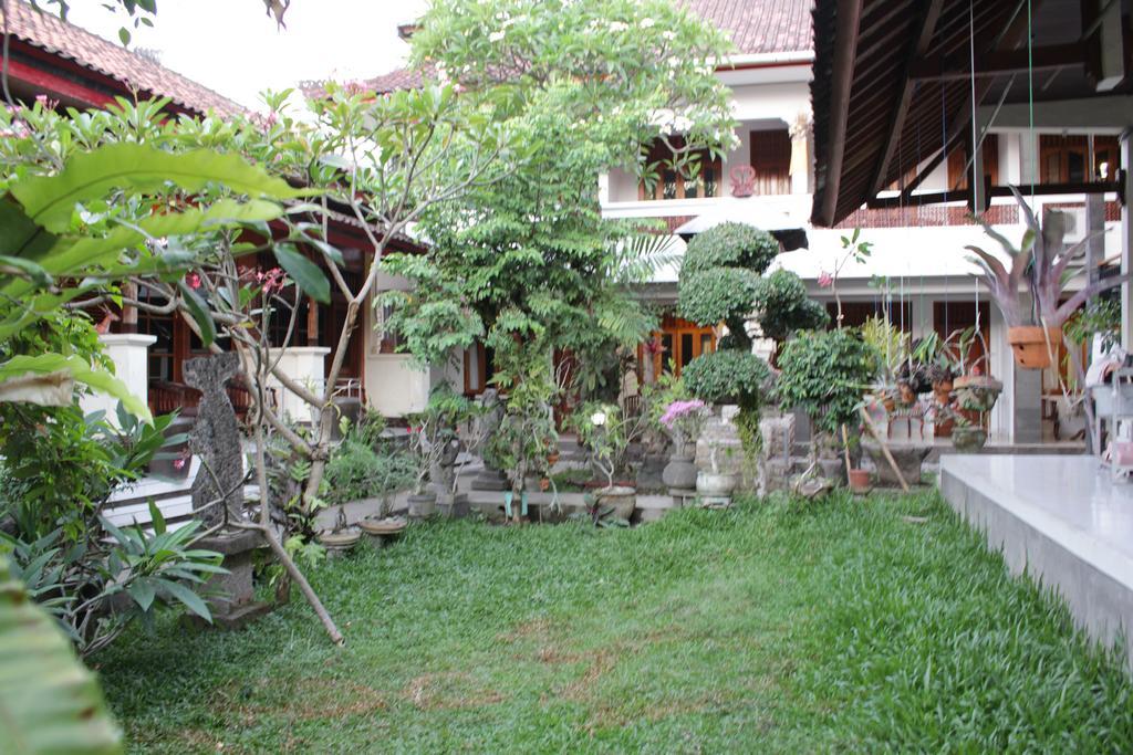 Agung And Sue Watering Hole I Hotell Sanur Exteriör bild