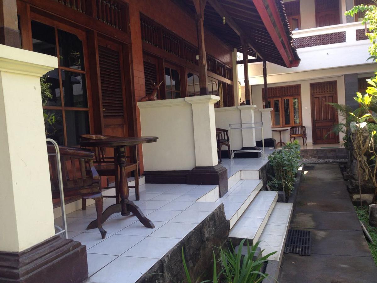 Agung And Sue Watering Hole I Hotell Sanur Exteriör bild